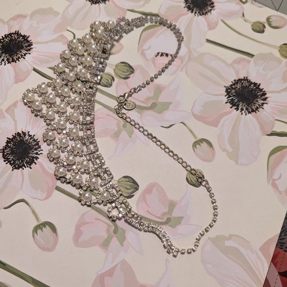 Icing Pearl and rinestone Necklace - Picture 3 of 3